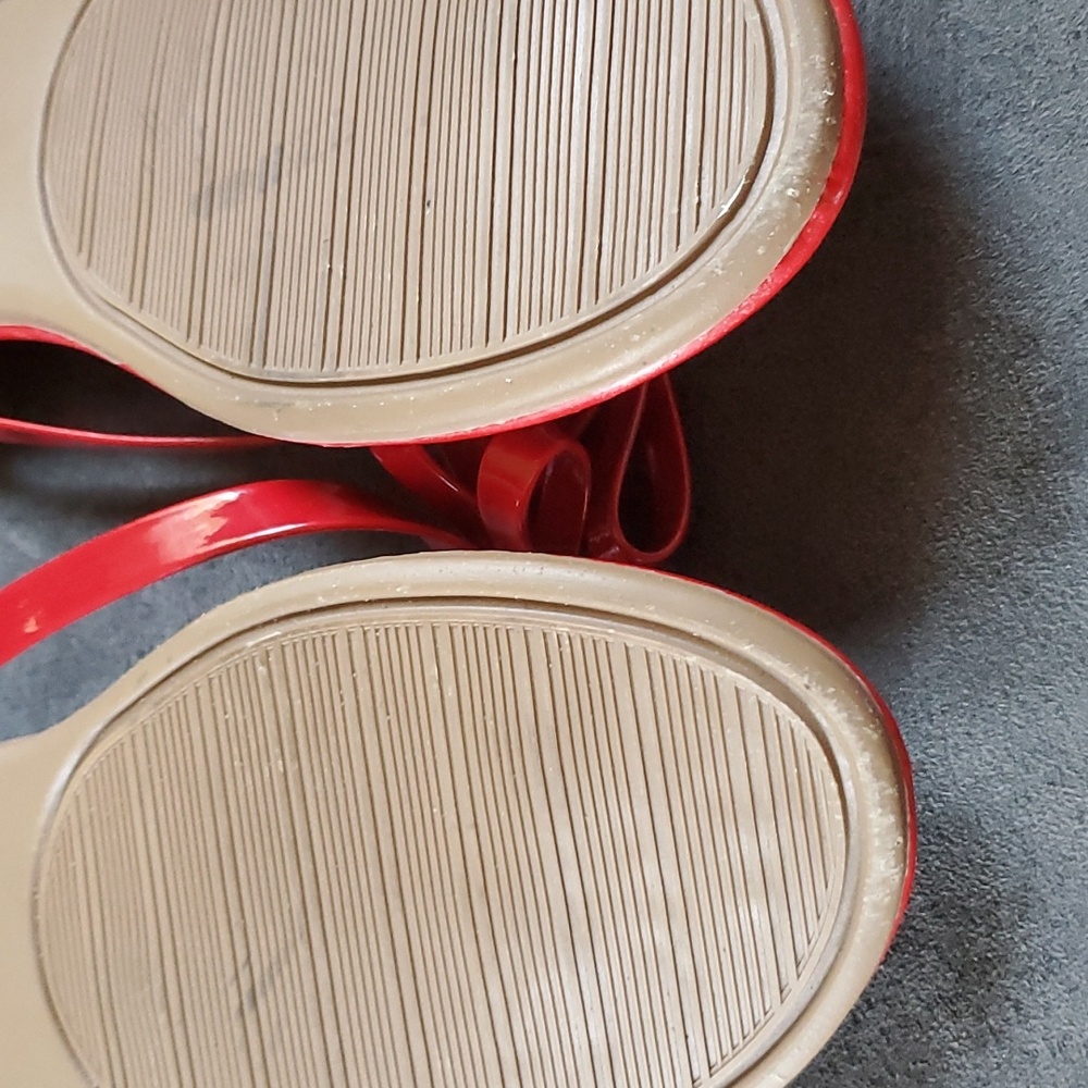 Red Sandals with Decorative Bow and Flat Sole Size 10 - Picture 6 of 6